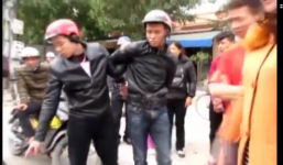 Công an mật còng tay người dân sau va chạm gây tranh cãi